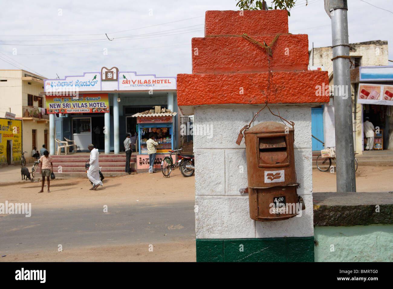 Post Box; Kamalapur; Hampi; Vijayanagara; Deccan Hochebene; Taluka Hospet; District Bellary; Staat Karnataka; Indien Stockfoto