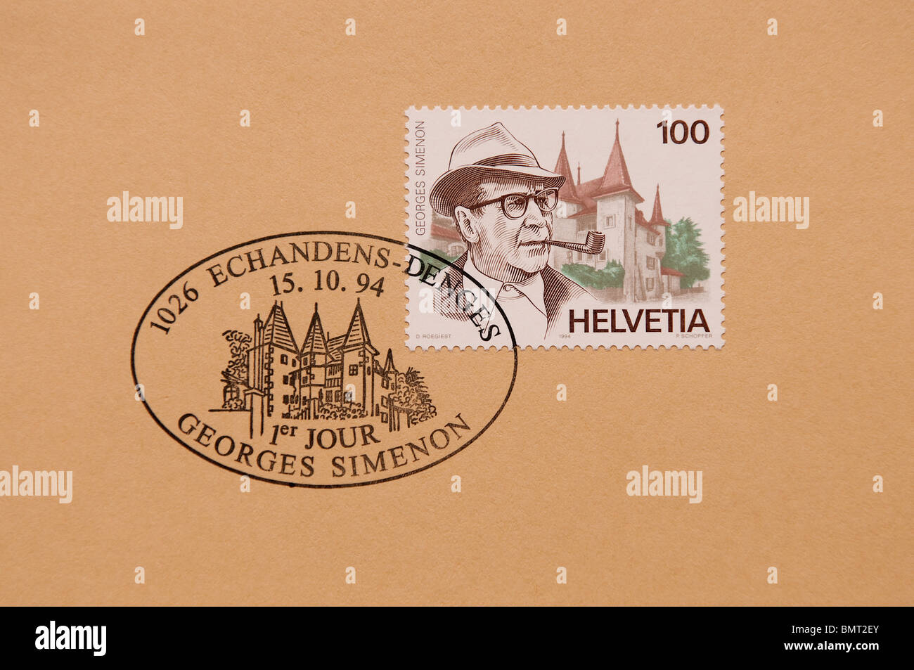 Ein Schweizer Briefmarke von 1994 feiern die Schriftsteller Georges Simenon Stockfoto