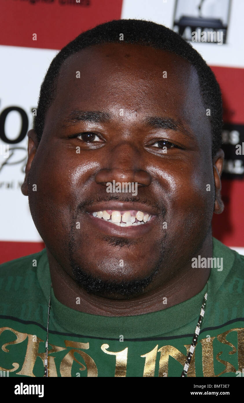 QUINTON AARON SIND DIE KINDER ALLES IN ORDNUNG. ÖFFNUNG NACHT PREMIERE