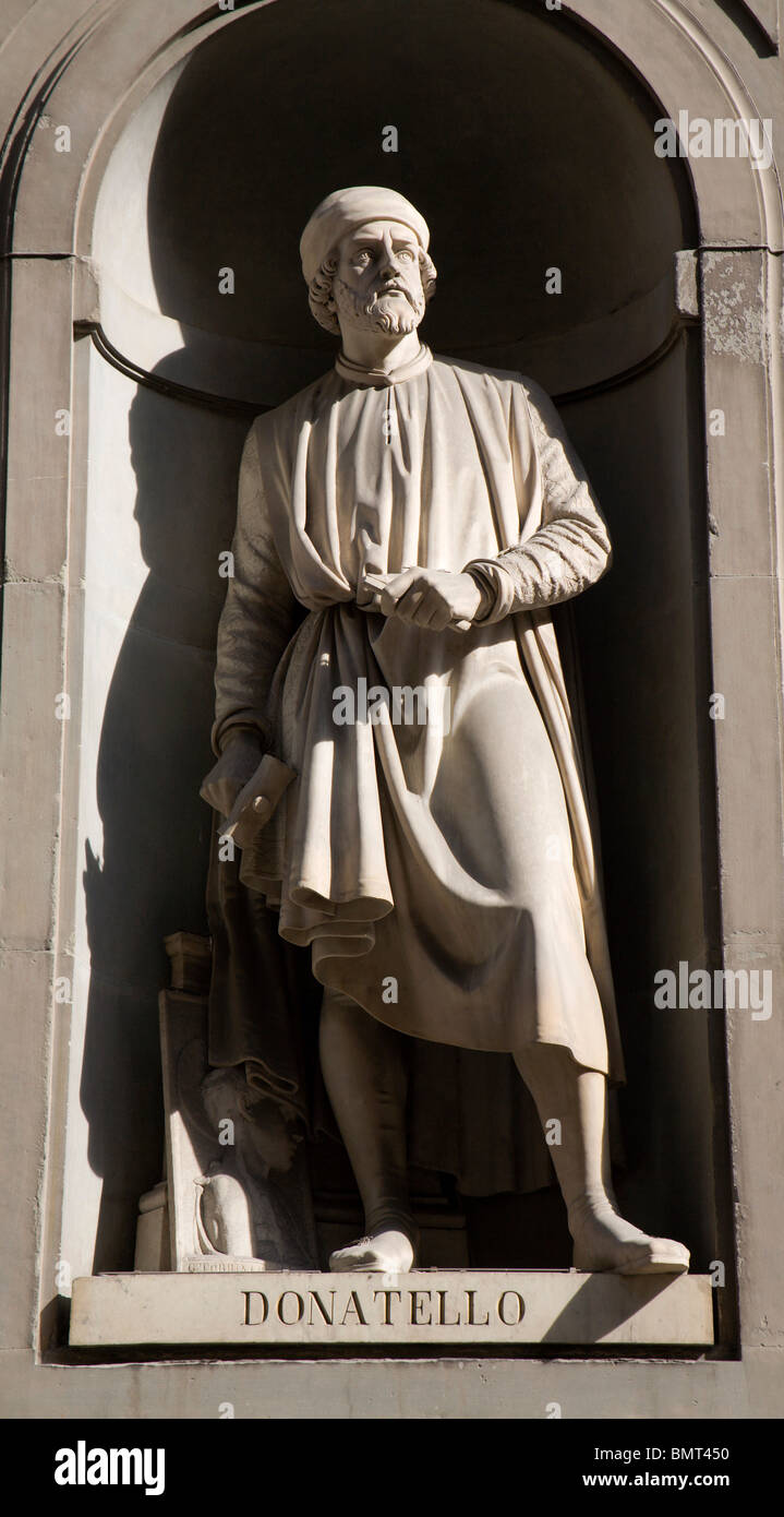 Florenz - doatello Statue auf der Fassade der Uffizien von Girolamo Torrini. Stockfoto
