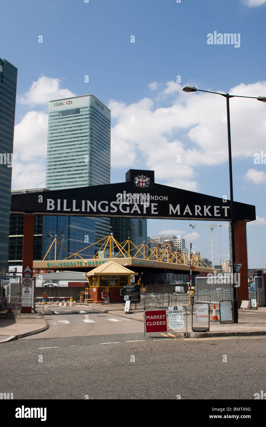 Billingsgate Markt mit der HSBC Building im Hintergrund Stockfoto