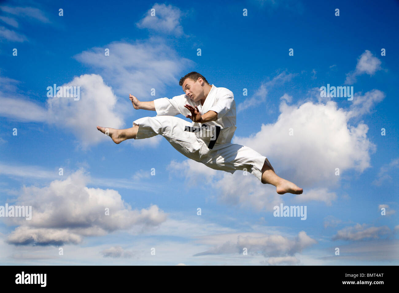der Weltmeister im Karate-Kick Stockfoto