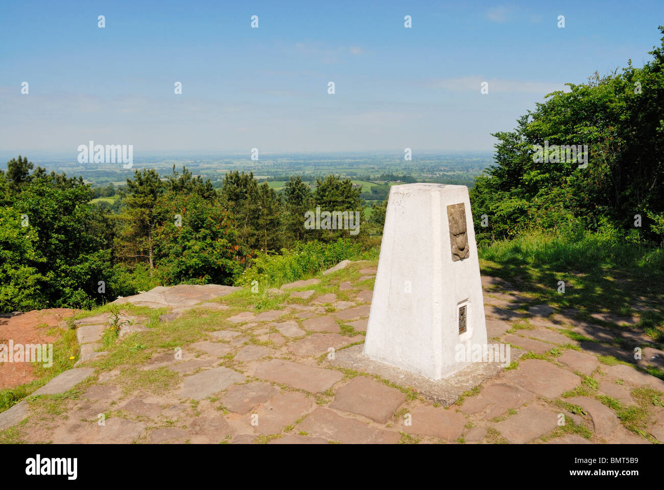 Trigonometrischen Punkt Rawhead, dem höchsten Punkt des Weges Sandstein in Cheshire. Stockfoto