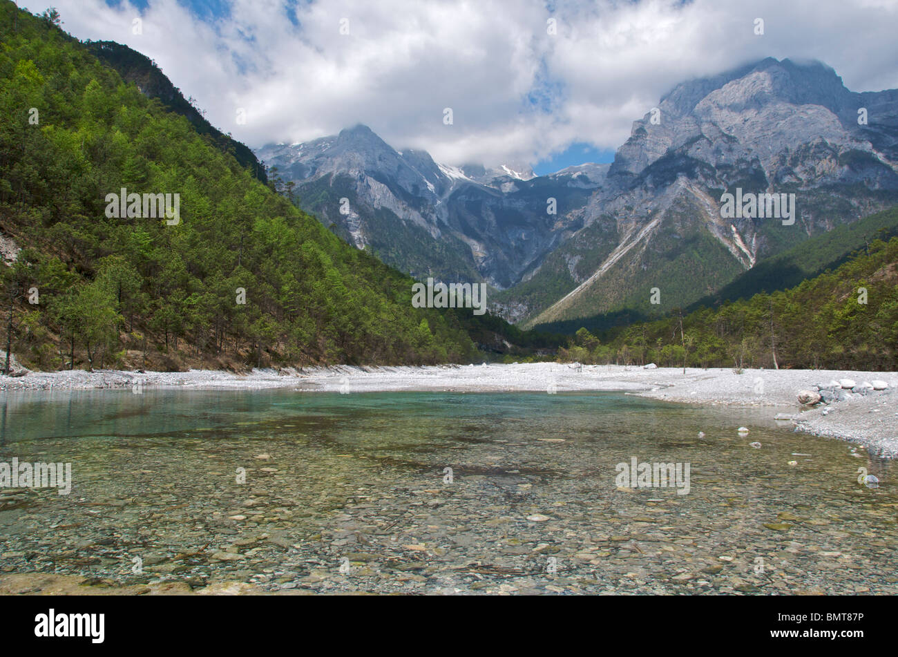 Yulong Xueshan (Jadedrachen) Berg in der Nähe von Lijiang Yunnan China Stockfoto