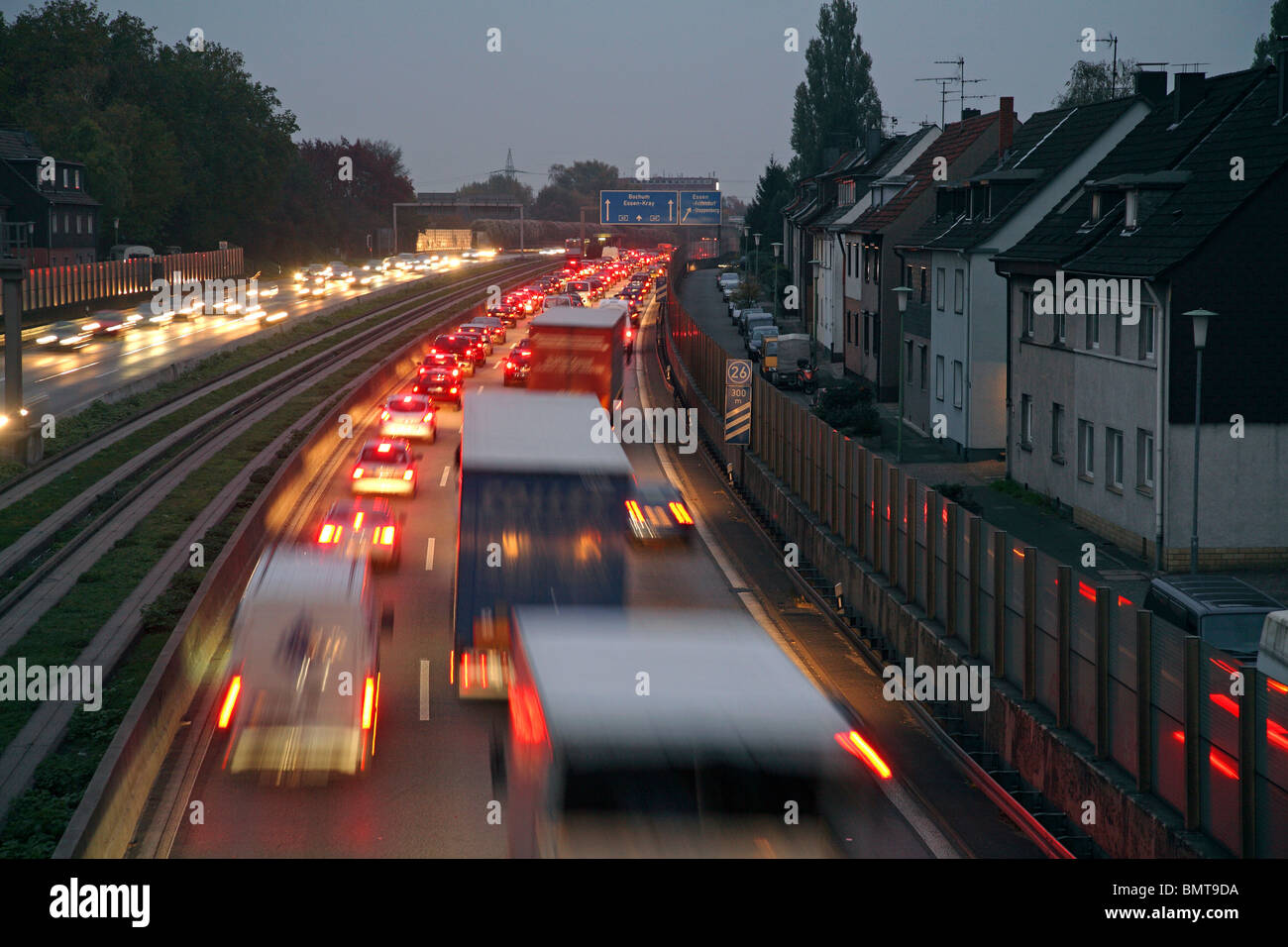Rush Hour auf der Autobahn A40, Essen, Deutschland Stockfoto