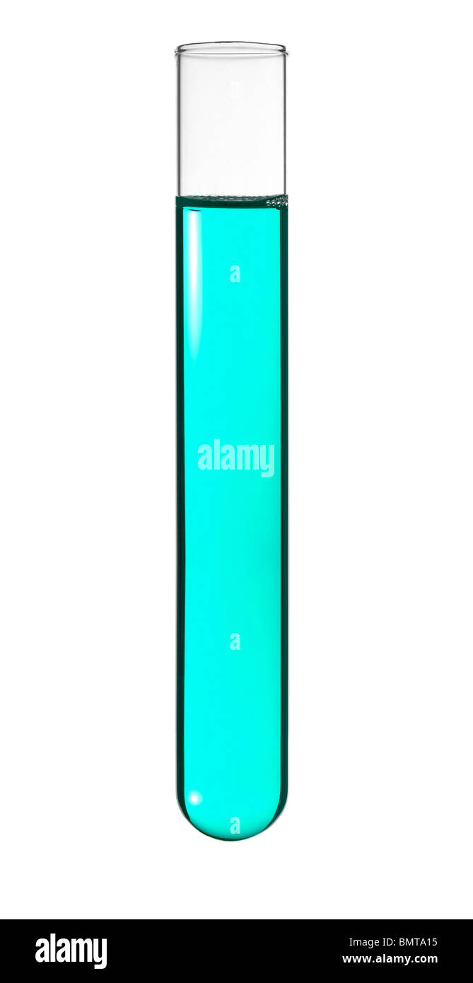 Isolierte Reagenzglas mit einer blaugrünen Flüssigkeit. Stockfoto