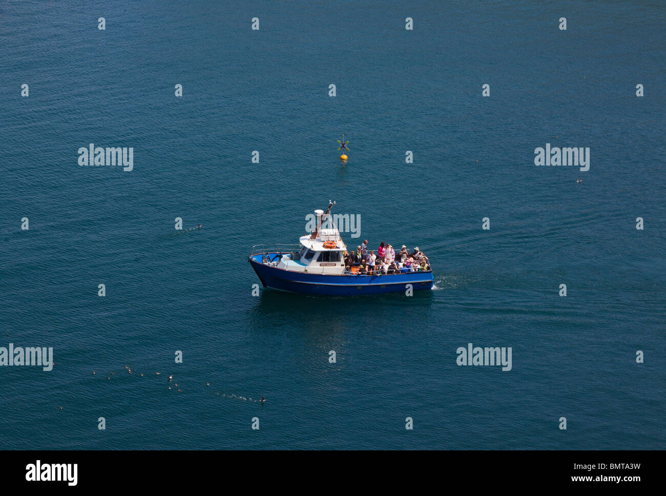 Die Dale Prinzessin Motorboot bringen Besucher auf Skomer Island von Martins Haven zu sehen, die Kolonien von Seevögeln im Sommer Stockfoto