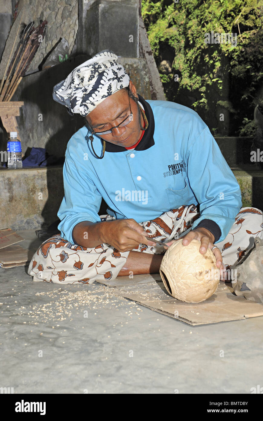 Indonesien-Bali, Handwerker bei der Arbeit. Stockfoto