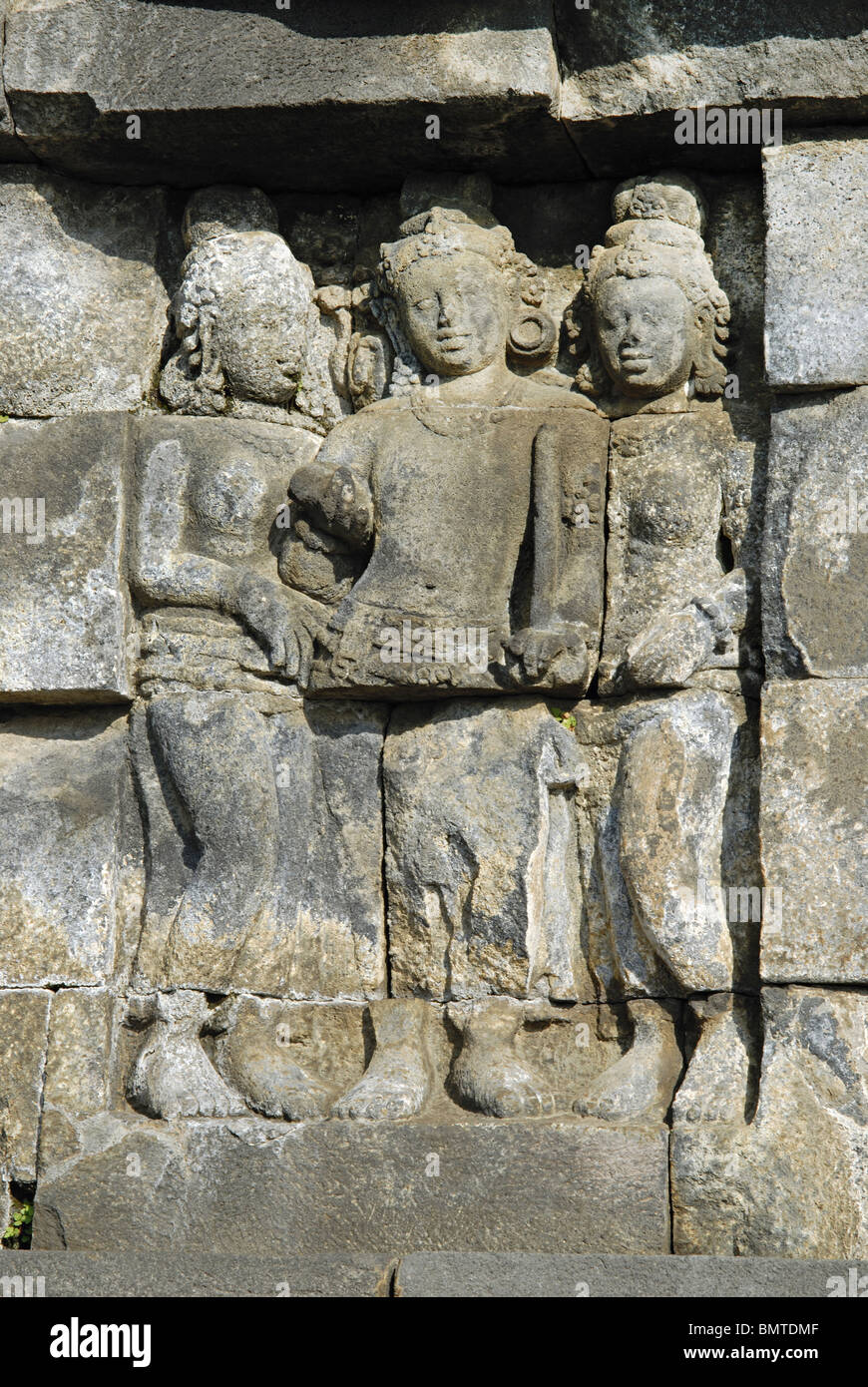 Indonesien-Java-Borobudur, 2nd. Terrasse, drei stehende Figuren in Nischen. Stockfoto