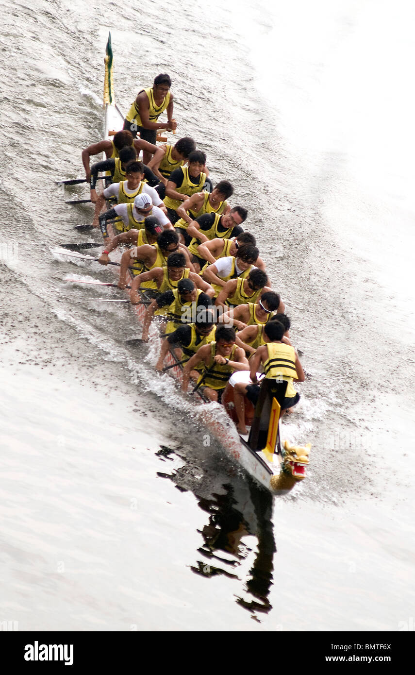 Malaysia International Drachenboot-Festival 2010 statt in Putrajaya mit Teilnehmern aus vielen Ländern in Asien. Stockfoto