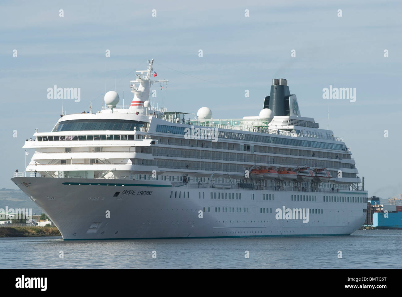 Kreuzfahrtschiff "Crystal Symphony" Abfahrt Belfast Stockfoto