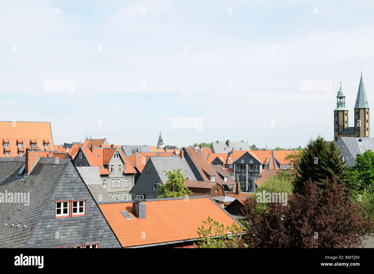 Über Den Juli von Goslar, Niedersachsen, Deutschland. -Über den Dächern von Goslar, Niedersachsen, Deutschland. Stockfoto