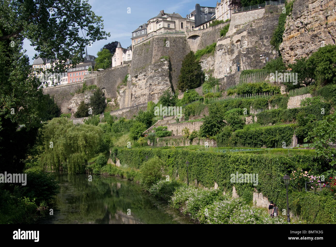 Hedge-Befestigung Ramparts Klippe Häuser Bäume Stockfoto