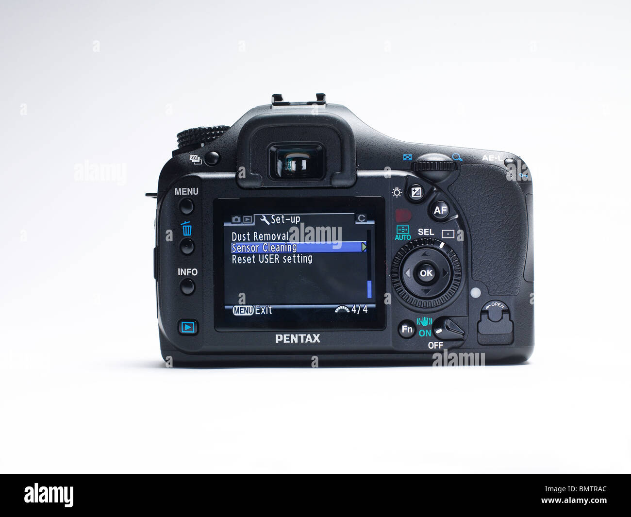 die Rückseite einer digitalen SLR-Kamera zeigt die Sensor-Reinigung-Bildschirm auf dem LCD Stockfoto
