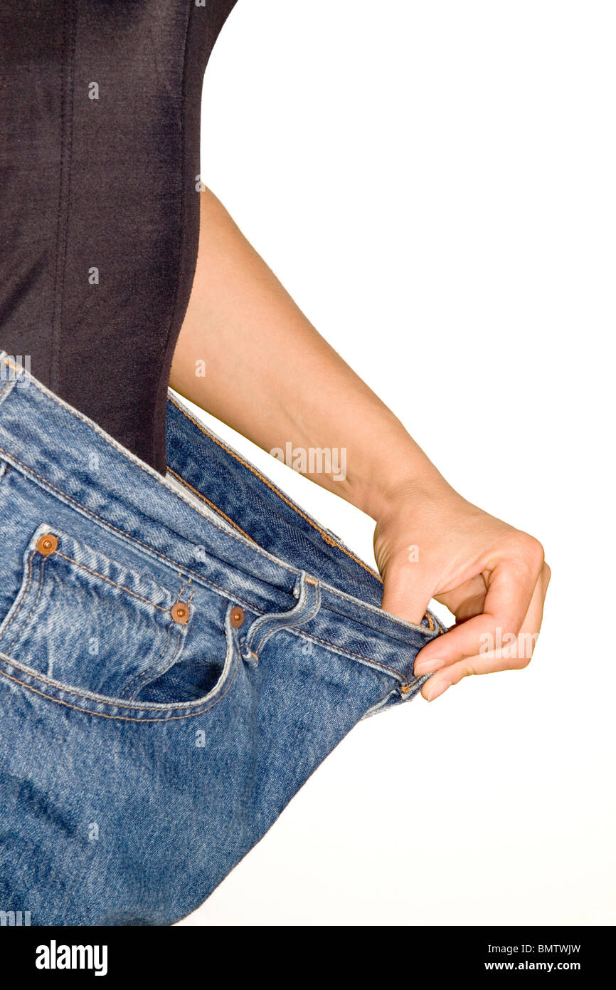 Jeans Hose versuchen, nachdem starke Diät auf weißem Hintergrund isoliert Stockfoto