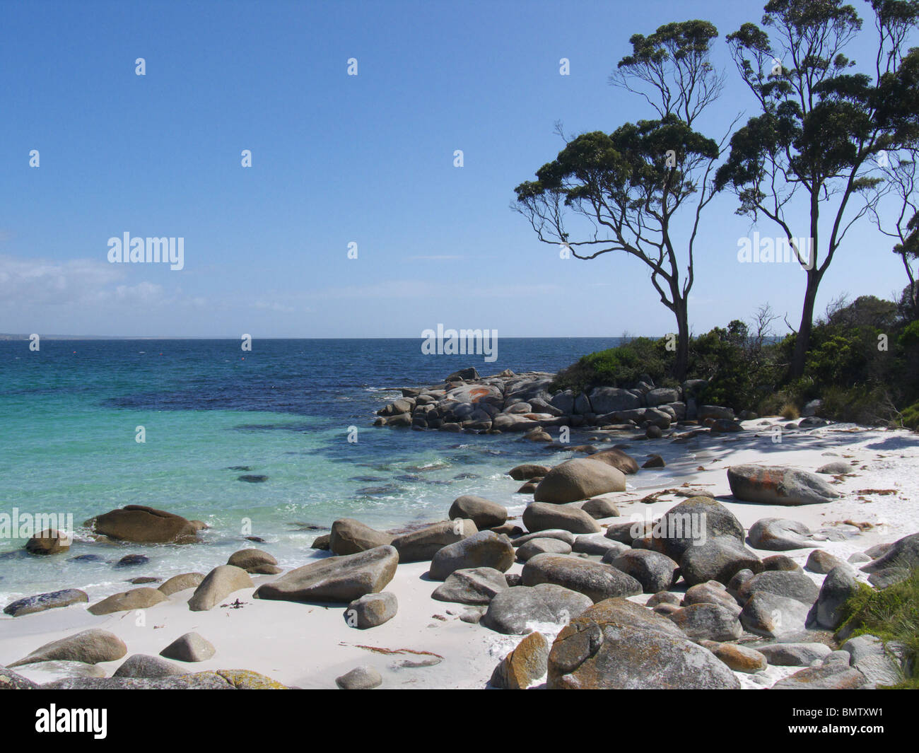 Küste bei Binalong Bay in Tasmanien, aufgenommen im Sommer 2010 Stockfoto