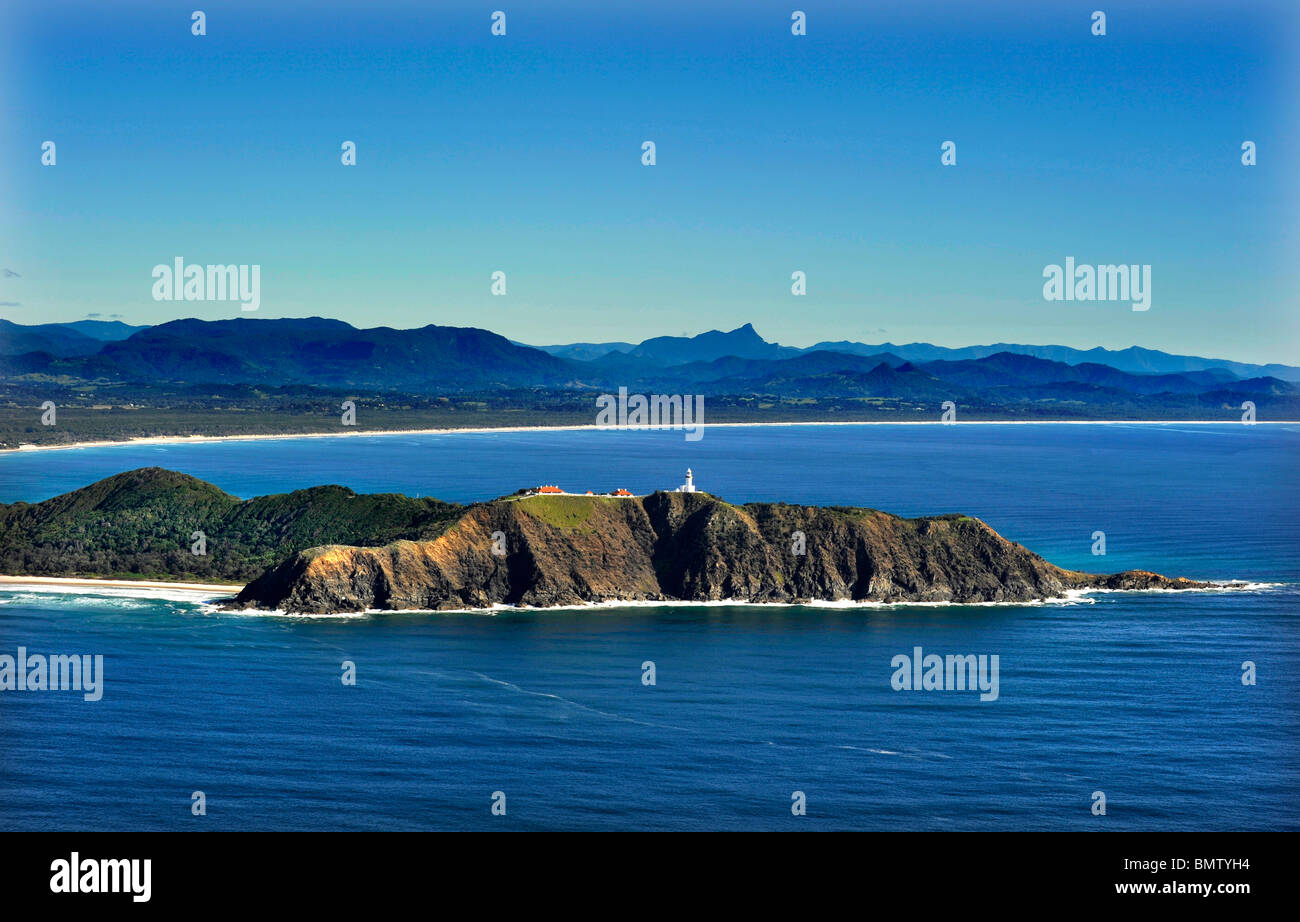 Cape Byron mit Mount Warning und Hinterland im Mittelgrund. Stockfoto