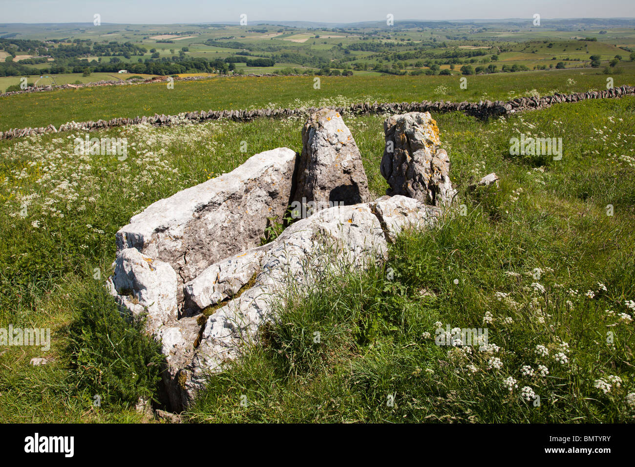 Angeblich ist das höchste megalithische Grab in Großbritannien, fünf Brunnen chambered Cairn in der Nähe der Dörfer Taddington und Chelmorton Stockfoto