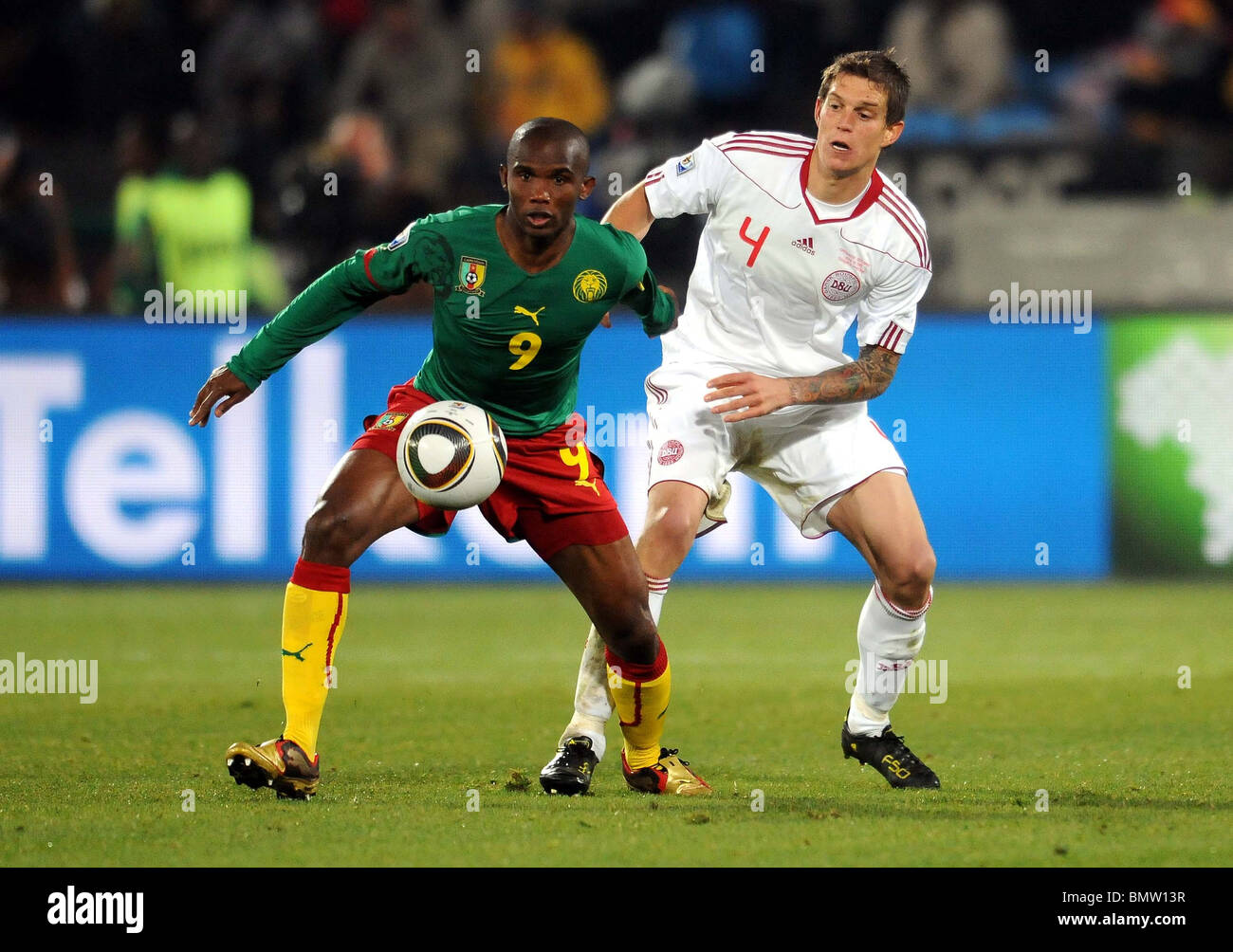 SAMUEL ETOO & DANIEL AGGER Kamerun V Dänemark LOFTUS VERSFELD Stadion PRETORIA Südafrika 19. Juni 2010 Stockfoto