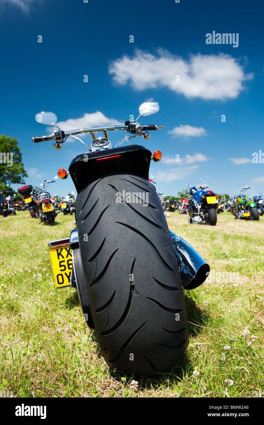 Harley Davidson CVO Fatbob custom Motorrad bei einer Motorrad-Show in England Stockfoto
