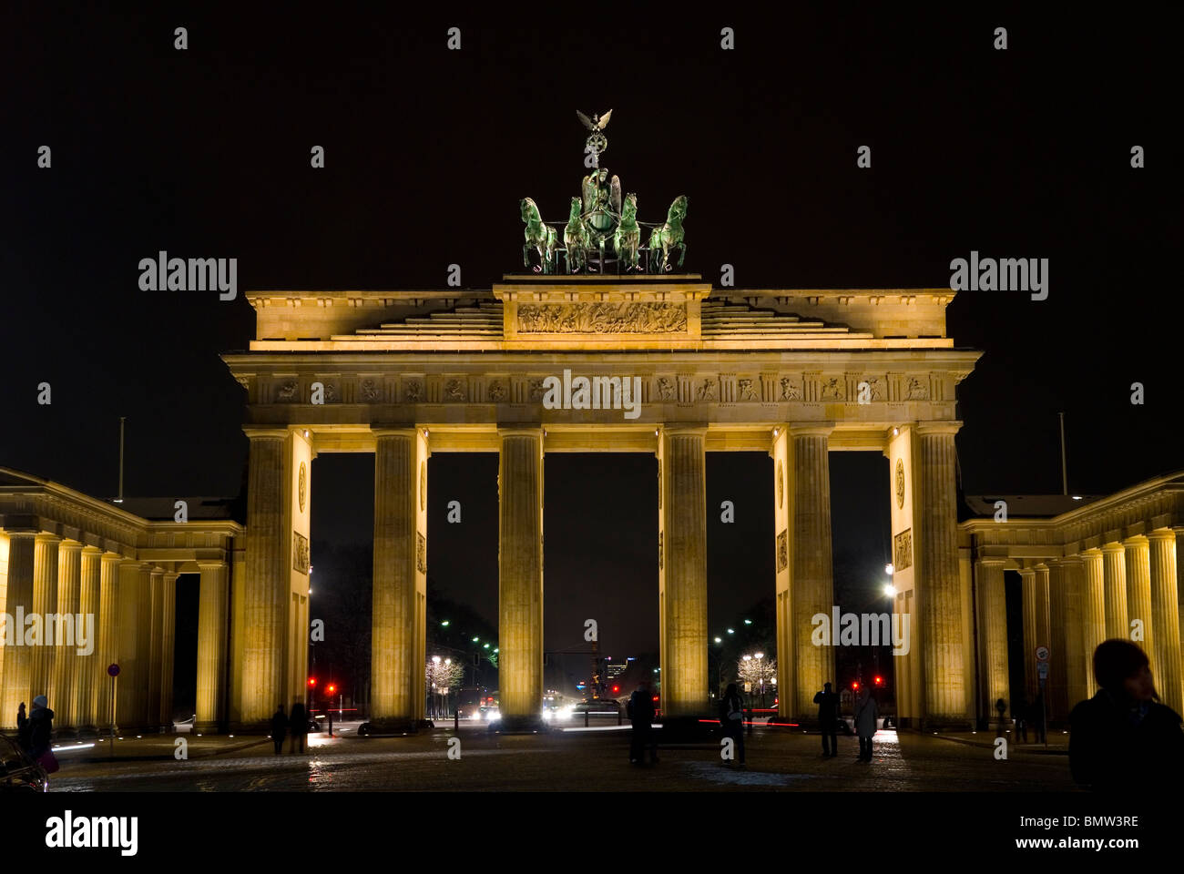 Brandenburger Tor Quadriga bei Nacht Berlin Germany Stockfoto