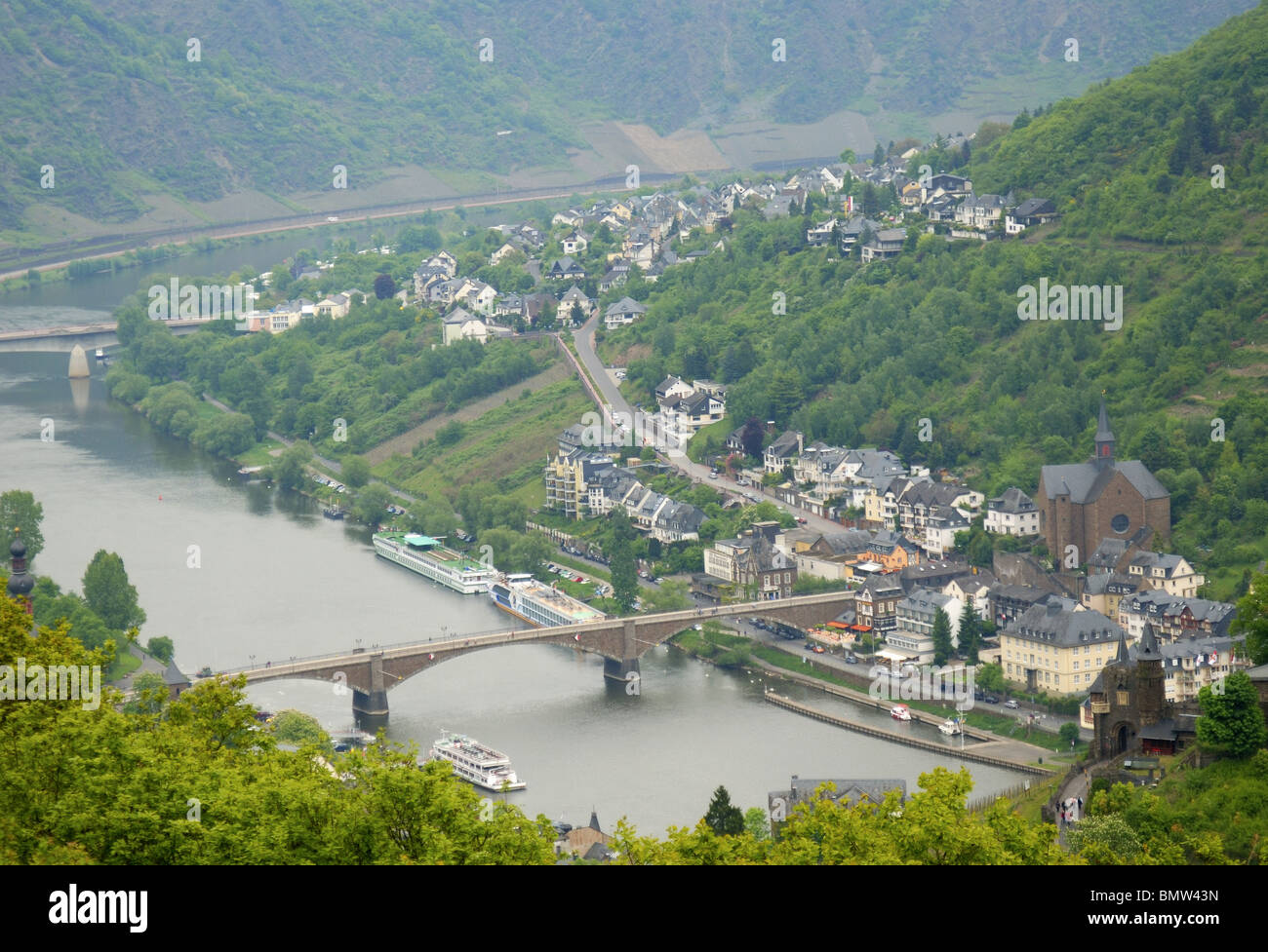 Cochem-Stadt-Panorama. Blick von der Burg Cochem. Stockfoto