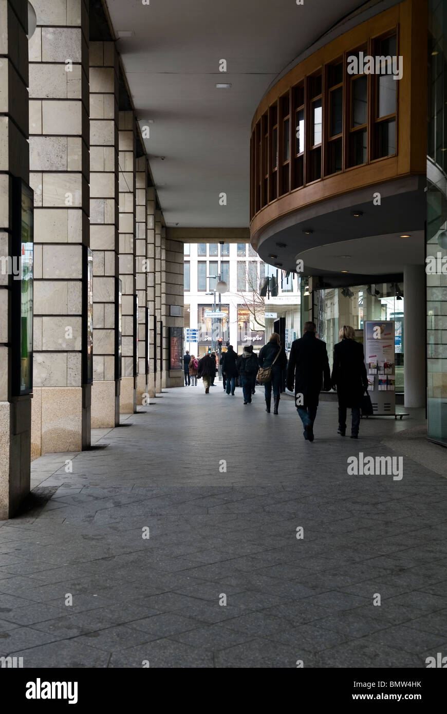 Menschen Sie zu Fuß Straße Stadt Berlin Deutschland Europa Stockfoto