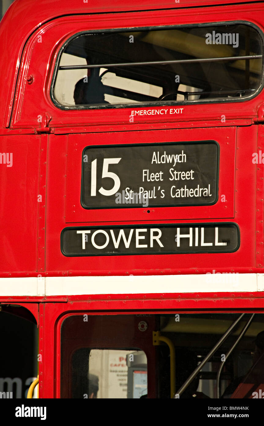 ein Routemaster Bus Nr. 15 in der Cty von london Stockfoto