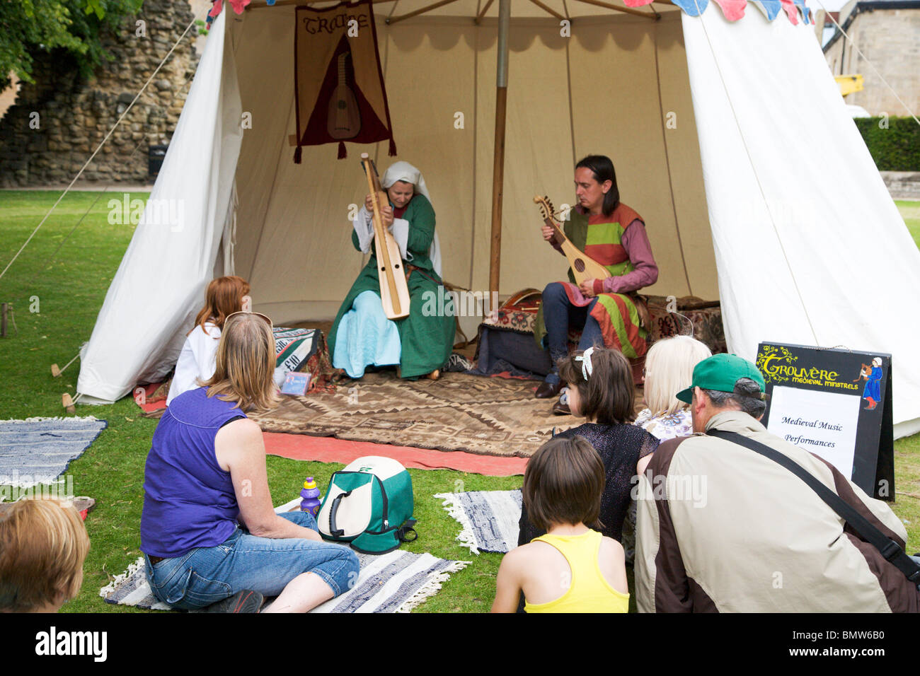 Mittelalterliche Musik Performance Knaresborough Schloss Yorkshire Englan Stockfoto