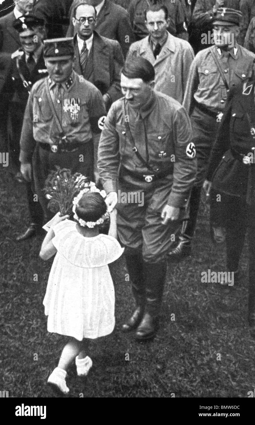 Typisch für die weit verbreiteten gedruckte Propaganda-Fotos von Hitler ADOLF HITLER ist dieses Bild von ca. 1933 Stockfoto