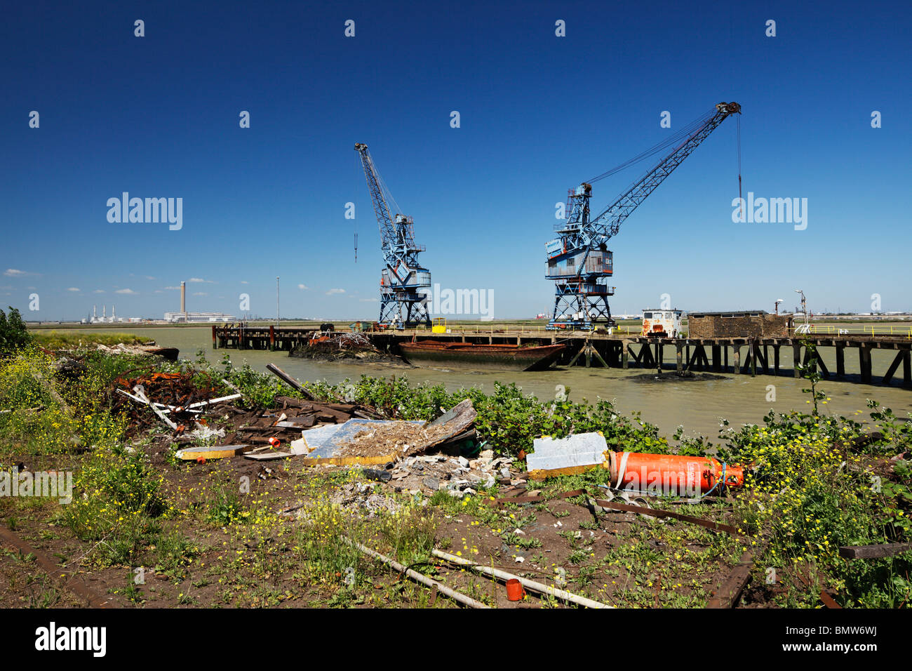 Stillgelegten Industrieareal im Kohle-Waschanlagen Wharf, Sheppey. Stockfoto
