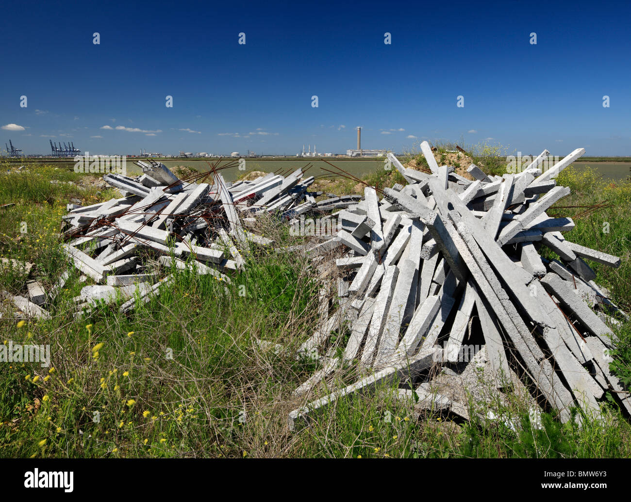 Stillgelegten Industrieareal im Kohle-Waschanlagen Wharf, Sheppey. Stockfoto