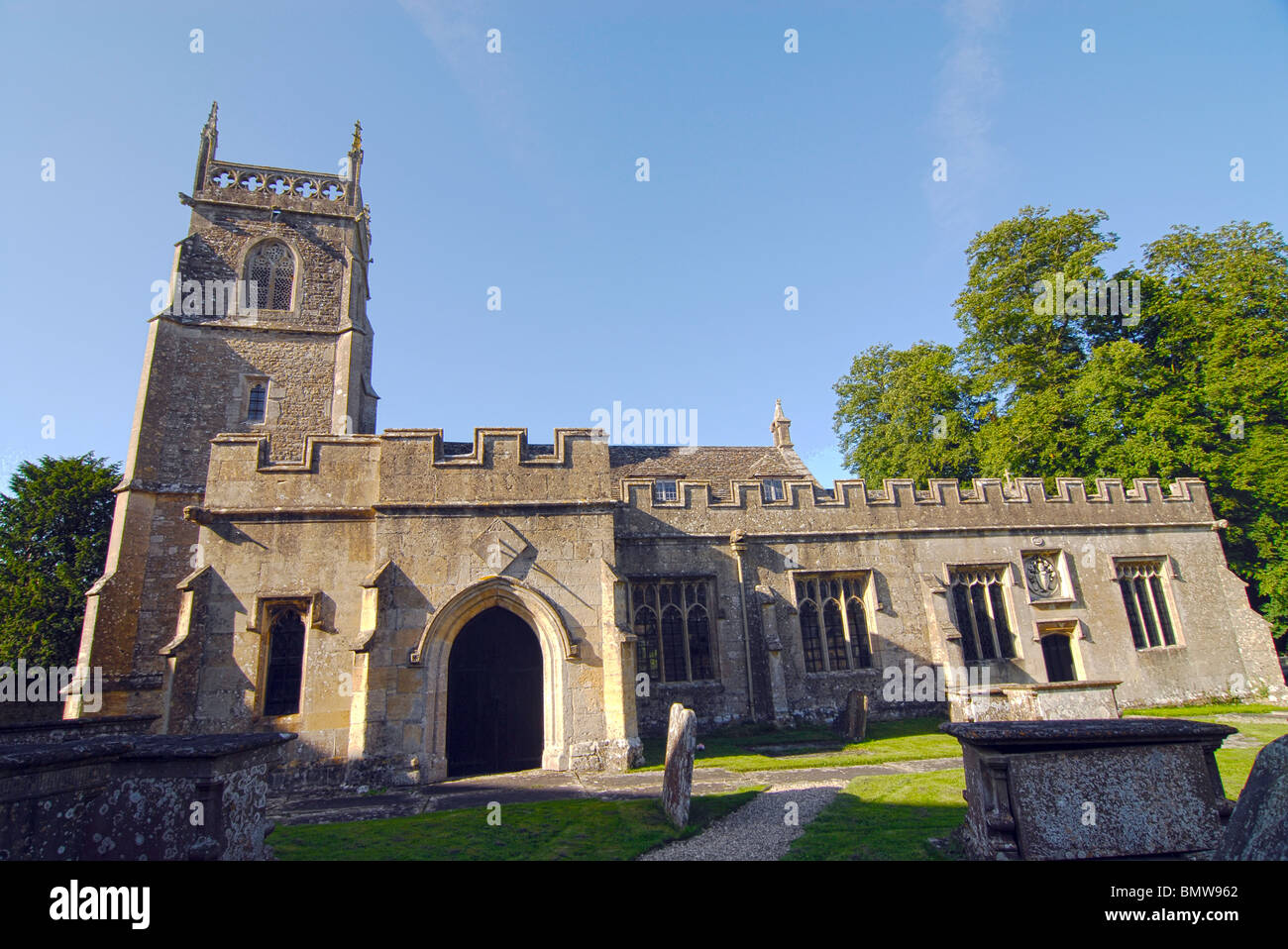 Str. Marys Kirche, Lydiard Tregoze, Swindon an einem sonnigen Tag. Stockfoto