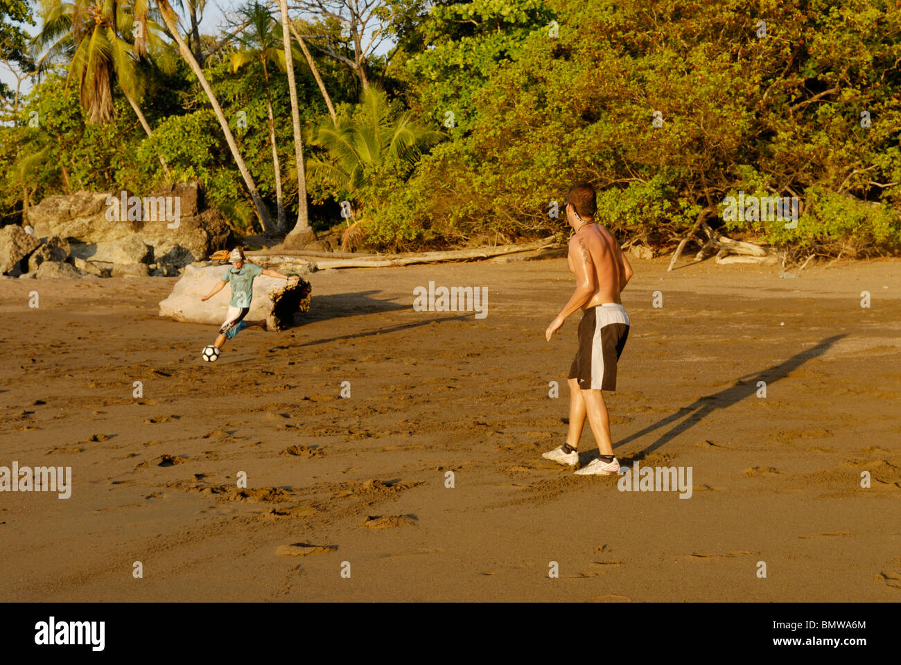 Fußball am Strand, die Halbinsel Osa, Costa Rica Stockfoto