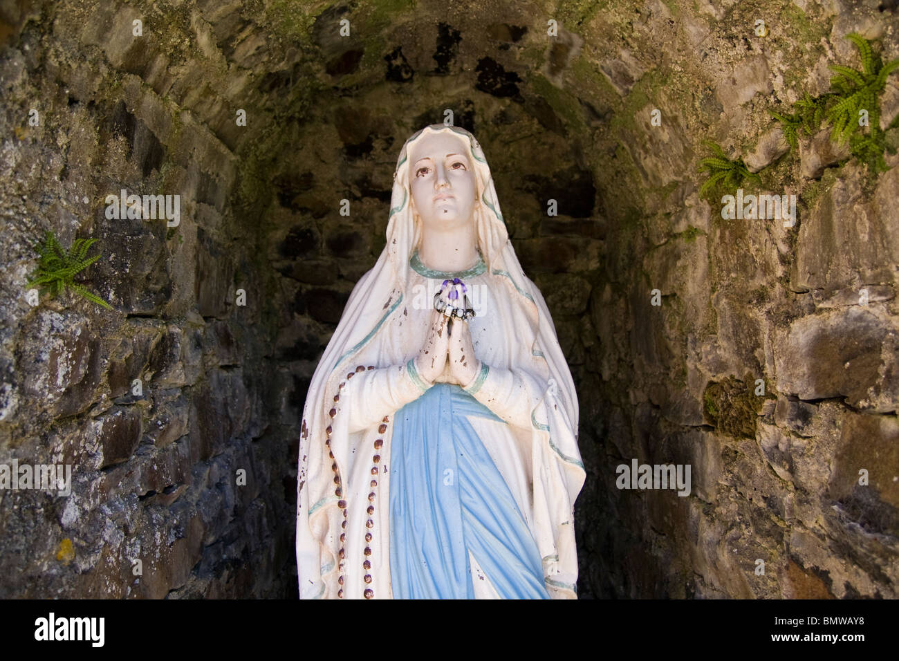 Statue der Jungfrau Maria in der Kirche der Unbefleckten Empfängnis Rathlin Insel-Nordirland Stockfoto