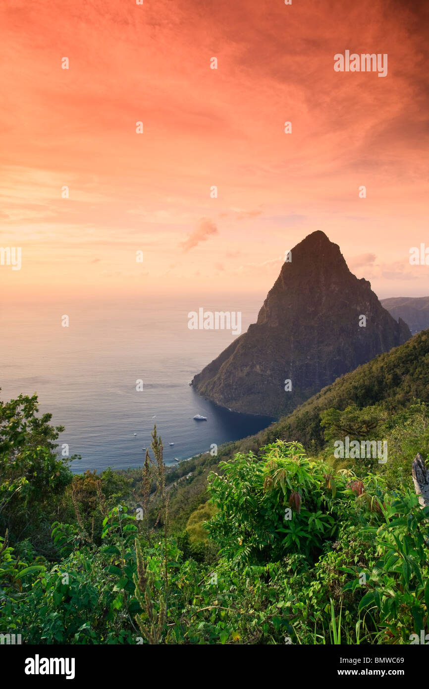 Karibik, St. Lucia, Petit Piton und Anse des Pitons Beach