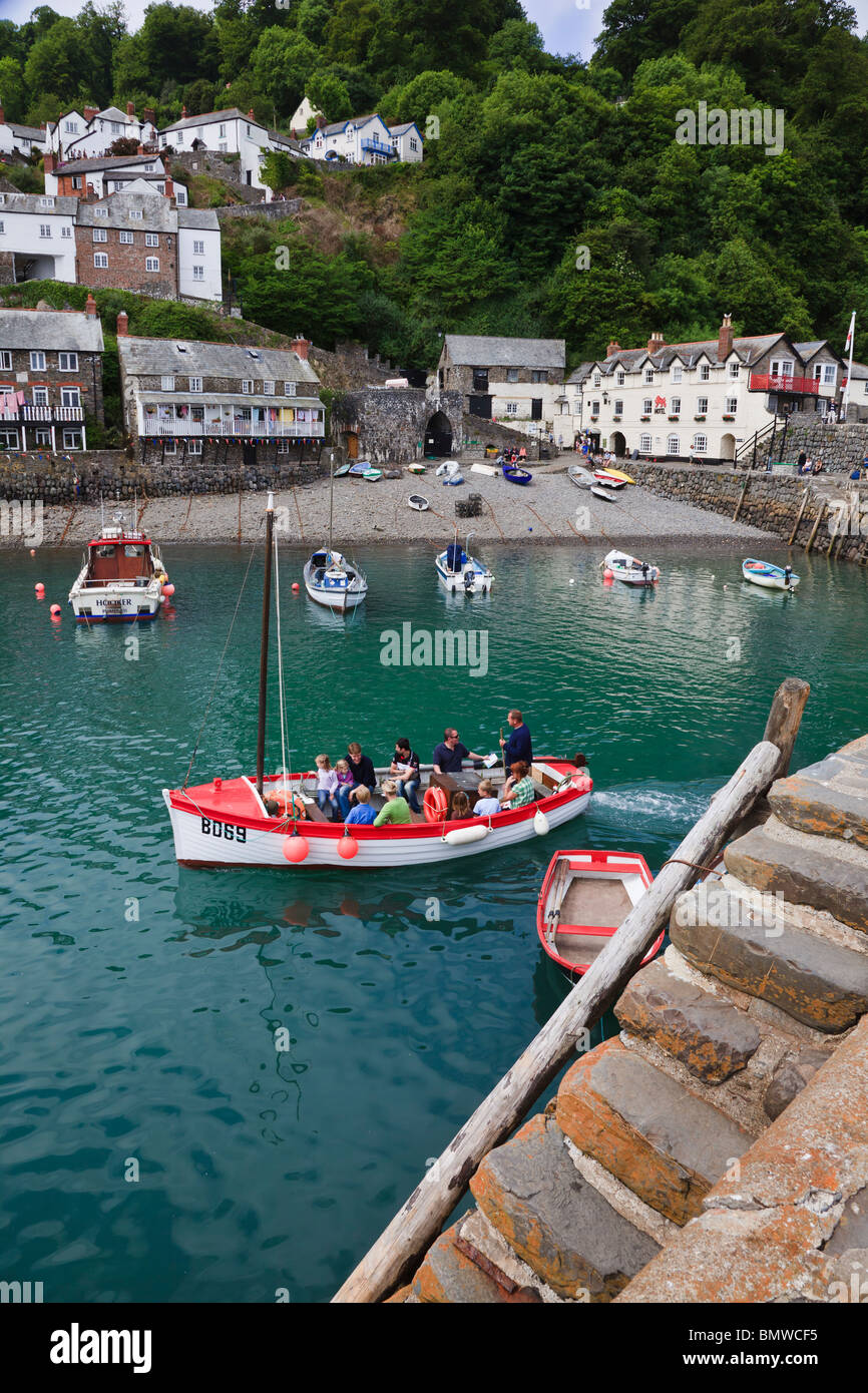 Ausflug mit dem Boot verlassen Clovelly Harbour, Devon. Stockfoto