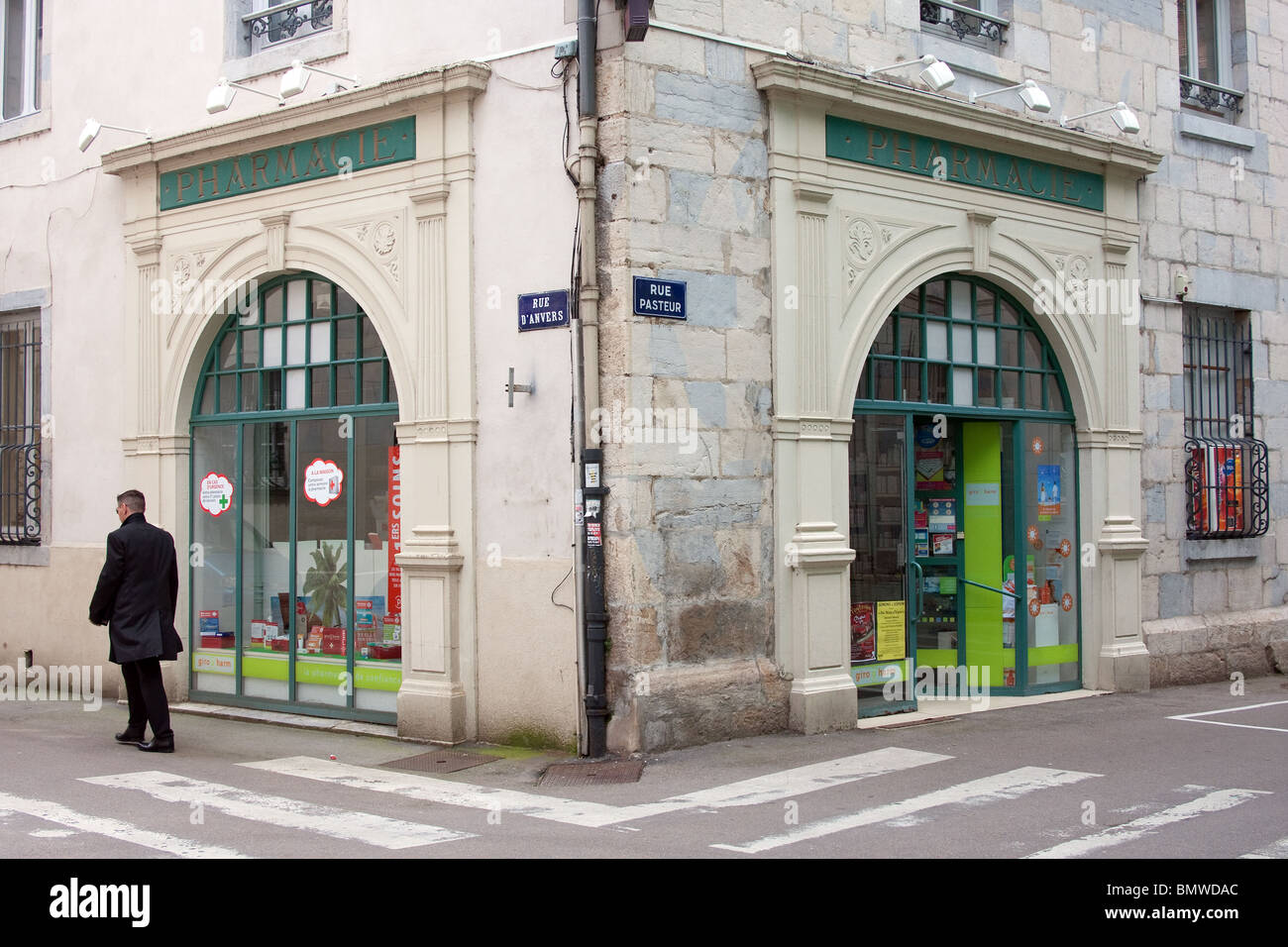 Corner Shop gespiegelt Eingänge Stein barocken front Stockfoto