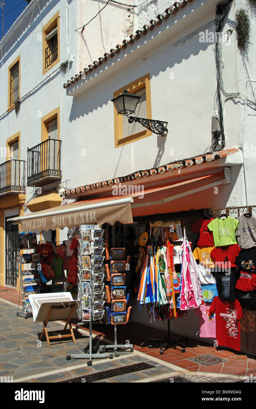 Tourismus-Geschäfte in der alten Stadt, Marbella, Costa del Sol, Provinz Malaga, Andalusien, Spanien, Westeuropa. Stockfoto
