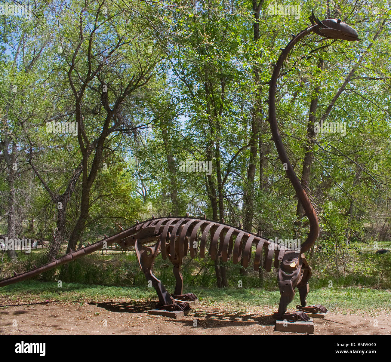 Der Swetsville Zoo in Fort Collins, Colorado, zeigt skurrile Metallskulpturen von Bill Swets, die Kunst, Kreativität und Outdoor-Spaß miteinander verbinden. Stockfoto