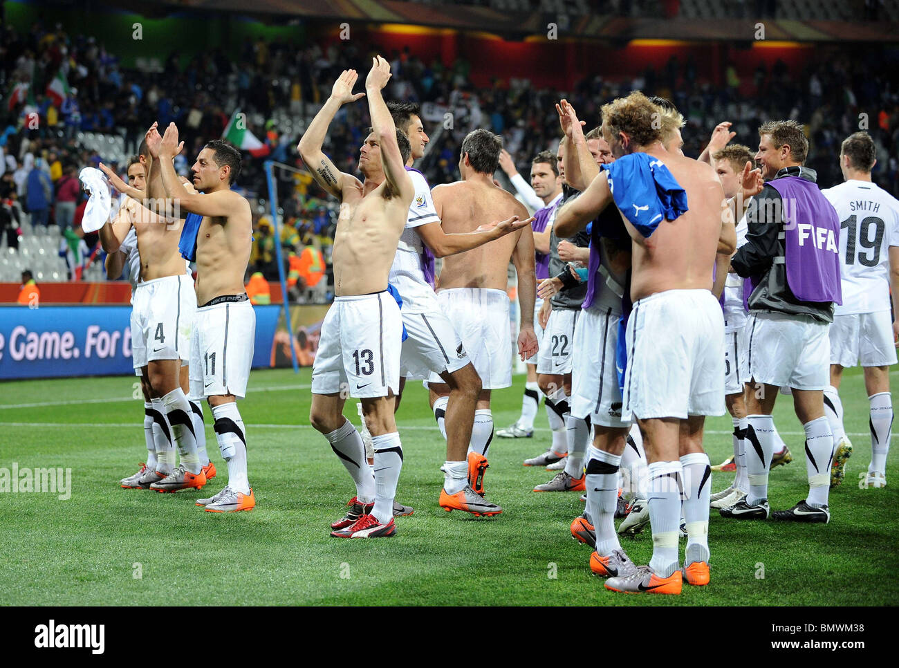 NEUE ZEALNAD Spieler feiern Italien V Neuseeland MBOMBELA-Stadion in Südafrika 20. Juni 2010 Stockfoto