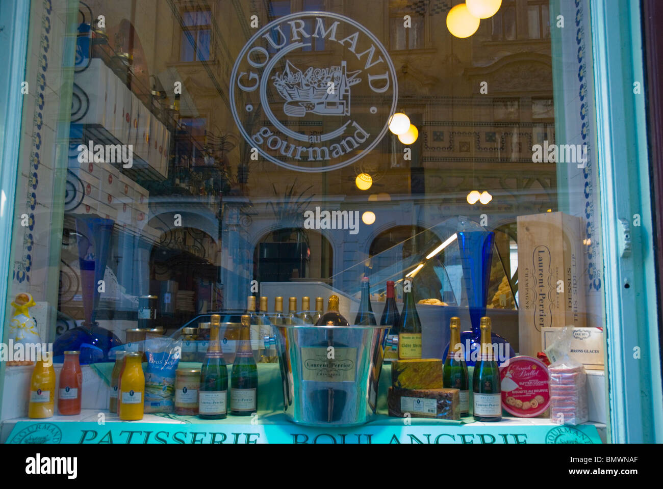 Fenster der Au Gourmand Café Konditorei Altstadt Prag Tschechische Republik Europa Stockfoto