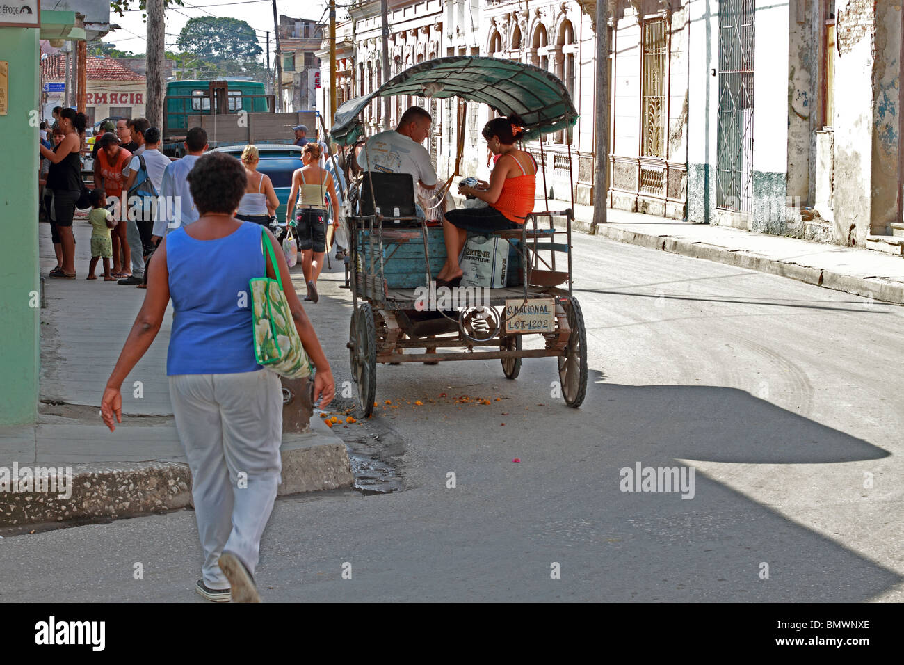 Kuba, Santa Clara, Menschen vor Ort einkaufen auf einer Hauptstraße In Santa Clara, Kuba Stockfoto