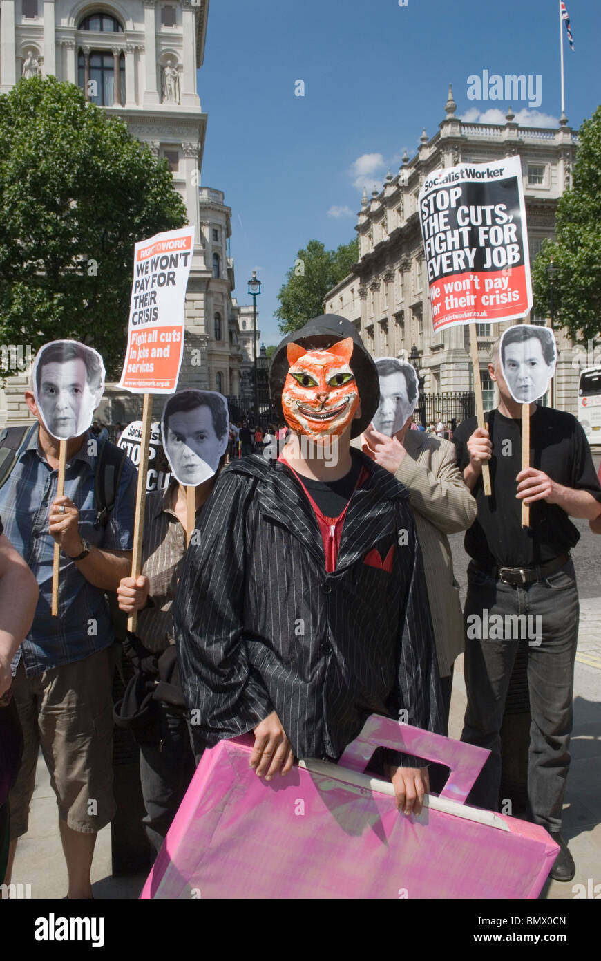 George Osborne "Fat Cat" ersten Haushalt Tag. Koalition-Regierung-Demonstration vor Downing Street London UK HOMER SYKES Stockfoto