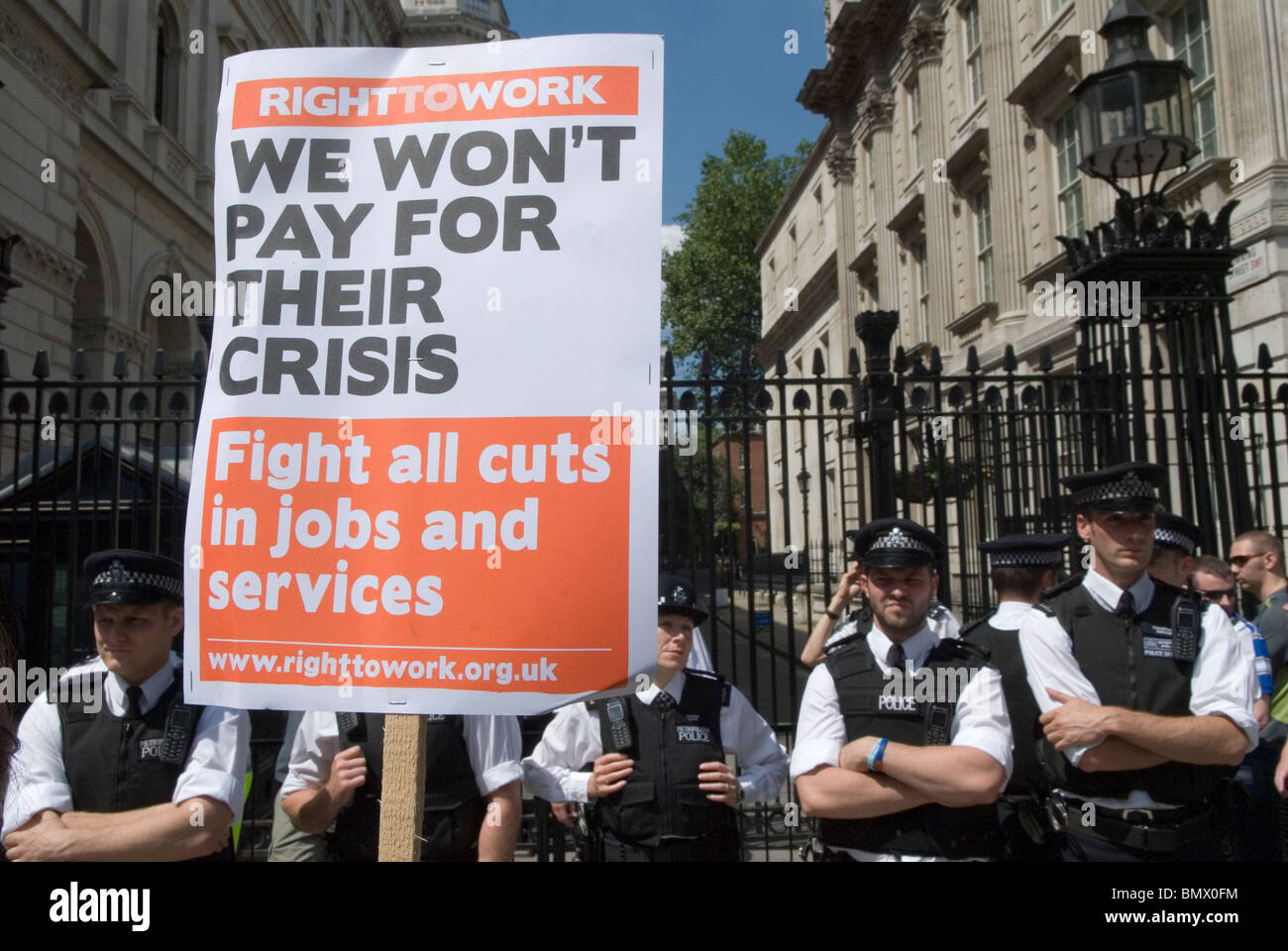 George Osborne erste Budget-Tag. Koalition-Regierung-Demonstration vor Downing Street London UK HOMER SYKES Stockfoto
