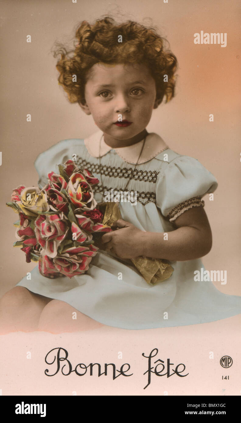Porträt eines jungen Mädchens mit einem Blumenstrauß Stockfoto