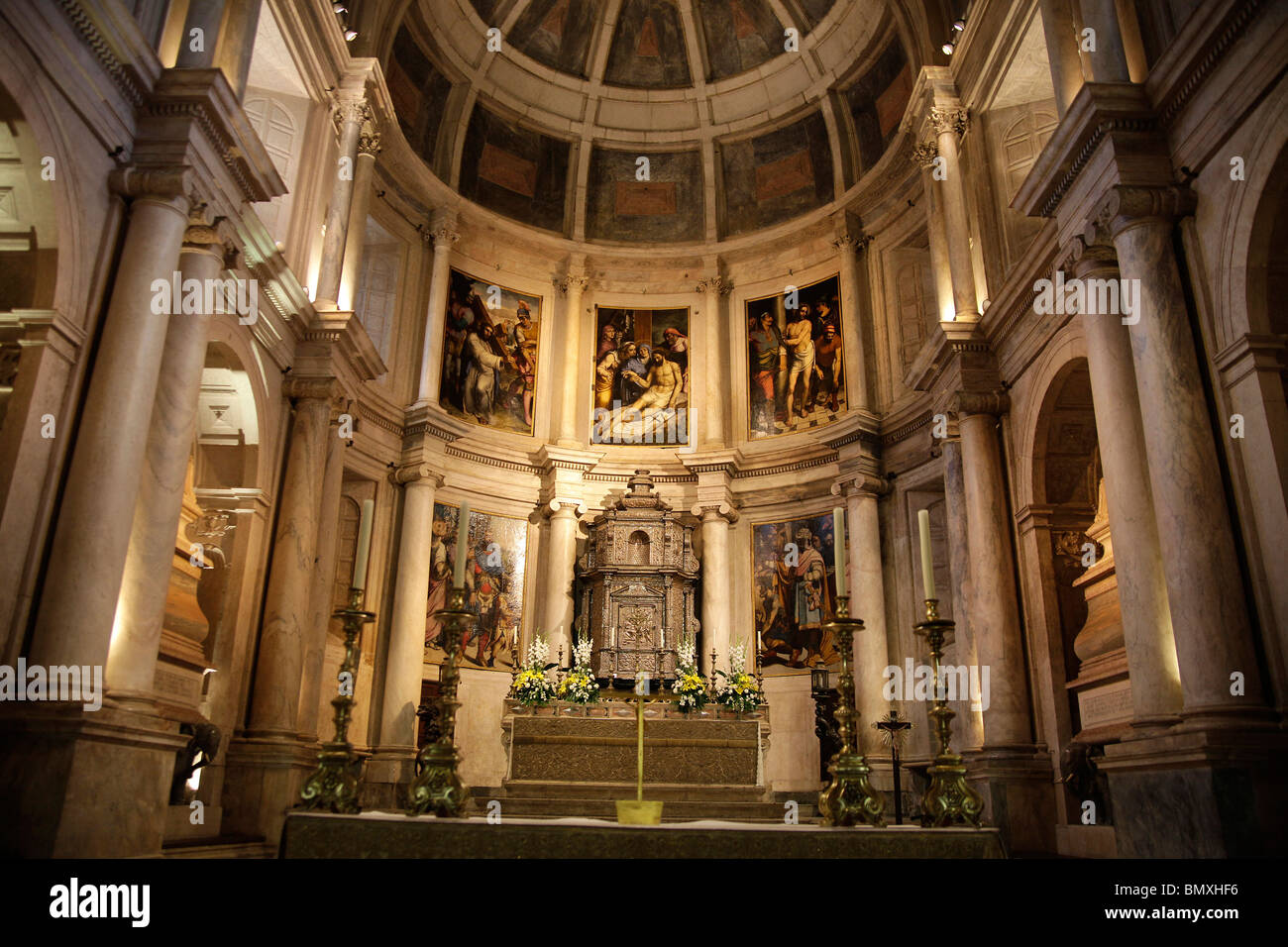 Altar der Kirche Santa Maria Jeronimos Kloster Mosteiro DOS Jerominos in Belem, Lissabon, Portugal, Europa Stockfoto