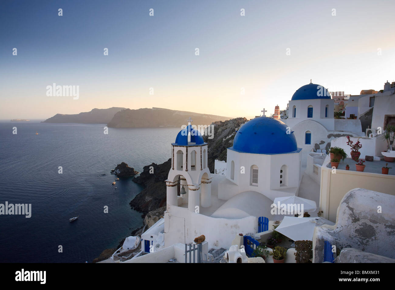 Griechenland, Kykladen, Santorini, Oia Stadt und Santorini Caldera Stockfoto