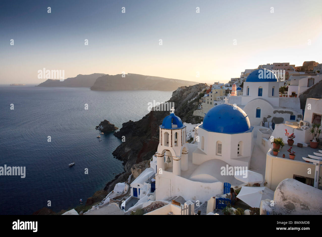 Griechenland, Kykladen, Santorini, Oia Stadt und Santorini Caldera Stockfoto