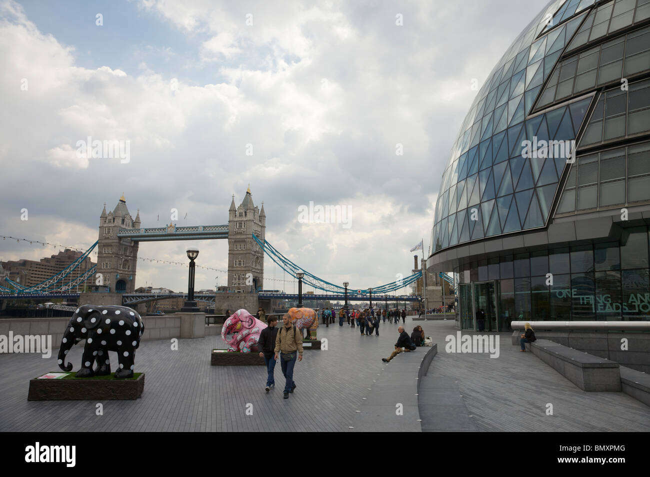 City Hall und Tower Bridge, London. Stockfoto